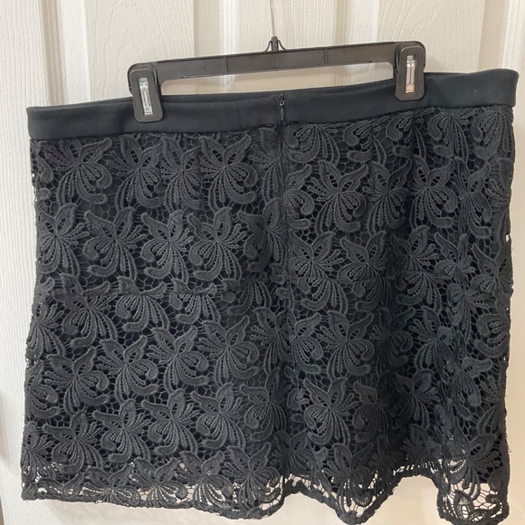 Ann Taylor LOFT Black Lace Skirt – Size XL - Picture 2 of 2